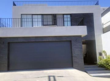 Casa · 400m² · 3 Recámaras · 2 Estacionamientos · Casa en Renta en Cumbres de Juárez
