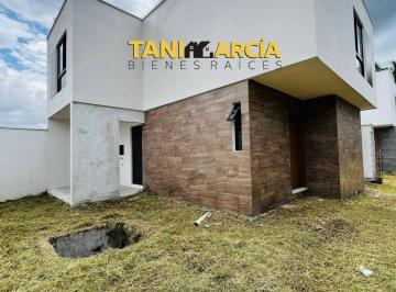 Casa de 3 habitaciones, Córdoba · Vendo Casa Moderna y Amplia en Preventa en Córdoba.