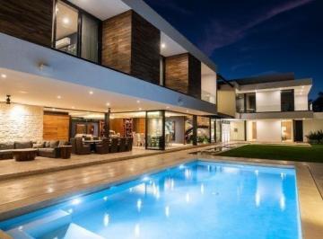 Casa · 1913m² · 4 Recámaras · 4 Estacionamientos · Casa en Renta en Montecristo, Mérida Yucatán