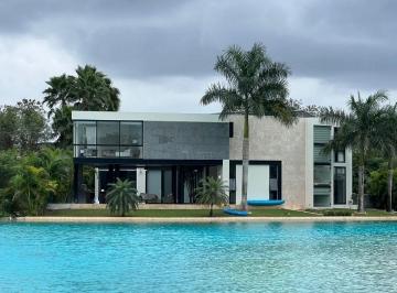 Casa · 772m² · 5 Recámaras · 4 Estacionamientos · Casa en Venta, Privada Kanha, Yucatán Country Club