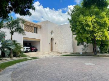 Casa · 650m² · 4 Recámaras · 4 Estacionamientos · Casa en Venta en El Yucatán Country Club, Tumín, Mérida, Yuc