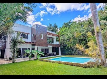 Casa · 449m² · 3 Recámaras · 3 Estacionamientos · Residencia Fte Al Campo en El Club de Golf La Ceiba