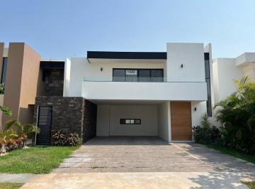 Casa en condominio · 410m² · 4 Recámaras · 4 Estacionamientos · Casa en Venta Privada Residencial Parque Natura, Merida, Yucatan