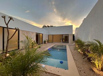 Casa · 390m² · 3 Recámaras · 2 Estacionamientos · Casa en Venta, Cholul, Mérida Yucatán
