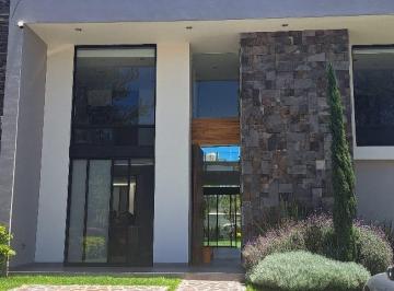 Casa · 288m² · 3 Recámaras · 2 Estacionamientos · La Campiña del Bosque