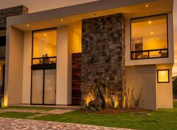 Casa · 288m² · 3 Recámaras · 2 Estacionamientos · La Campiña del Bosque