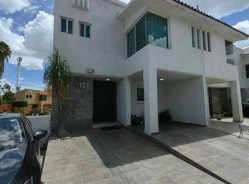 Casa de 3 habitaciones, León · Moderna Casa en Venta Bosques del Campestre
