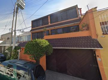 Casa de 4 habitaciones, Venustiano Carranza · Casa en Venta en Jardín Balbuena Cerca de Hospital General Balbuena