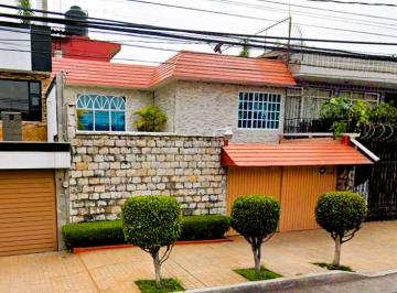 Casa de 3 habitaciones, Venustiano Carranza · Casa en Jardin Balbuena de Tres Habitaciones de Remate Bancario!