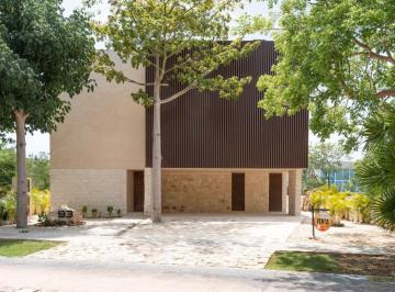 Casa · 510m² · 5 Recámaras · 6 Estacionamientos · Casa en Venta en Privada Kanha, Yucatán Country Club