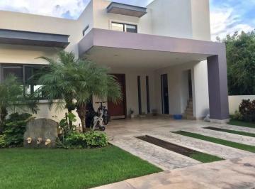 Casa · 313m² · 3 Recámaras · 3 Estacionamientos · Casa en Renta en El Yucatán Country Club