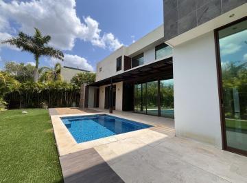 Casa · 452m² · 3 Recámaras · 4 Estacionamientos · Residencia en Yucatán Country Club Amplios Espacios