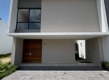 Casa de 4 habitaciones, Zapopan · Casa en Venta en Fontee Solares