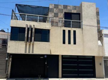 Casa 200m² Venta Jardines de San Manuel · Se Renta Amplia Casa en San Manuel Muy Cerca del Colegio Oriente, Hospital Issste y C. U