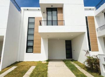 Casa · 149m² · 4 Recámaras · 2 Estacionamientos · Casa en Venta de 4 Recamaras en Nuevo Vallarta Oportunidad de Inversion en Aldea Hortus Tulipan