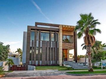 Casa · 1038m² · 5 Recámaras · Residencia en Venta en Puerto Cancún