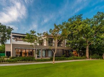 Casa · 422m² · 3 Recámaras · Residencia Contemporánea en Venta en Amanhá, Mérida
