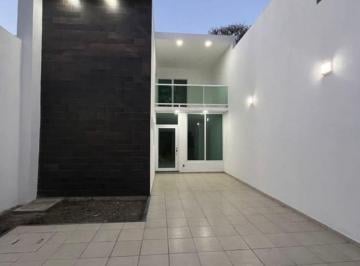 Casa · 3 Recámaras · 2 Estacionamientos · Casa - Centro
