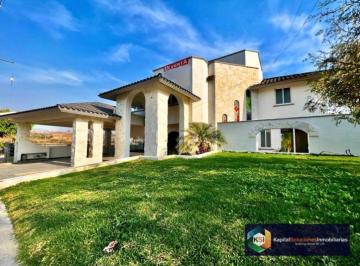 Casa · 710m² · 6 Recámaras · 2 Estacionamientos · Venta Gran Oportunid Abaja de Precio Casa en El Frac. Más Exclusivo de Cocoyoc