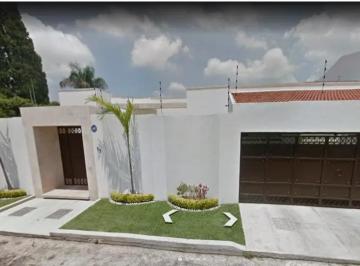 Casa de 6 habitaciones, Cuernavaca · Hermosa Casa con Alberca en Venta de Remate en Cuernavaca