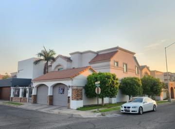 Casa de 4 habitaciones, Mexicali · Casa en Venta Zona Dorada con Alberca 4 Recamara en Esquina con Gimnasio Cabina Sauna