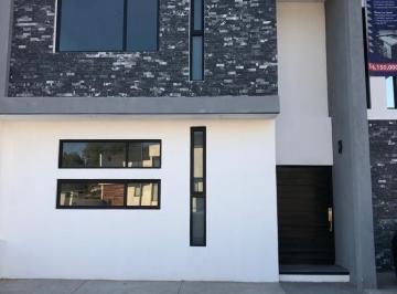 Casa · 300m² · 3 Recámaras · 3 Estacionamientos · Casa en Venta Lomas de Juriquilla
