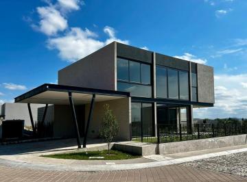 Casa · 284m² · 3 Recámaras · 3 Estacionamientos · Casa en Venta Lomas del Campanario