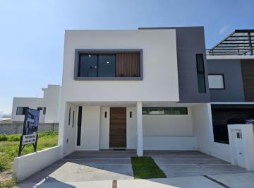 Casa · 207m² · 3 Recámaras · 2 Estacionamientos · Casa en Corregidora