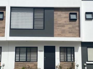 Casa · 122m² · 3 Recámaras · 2 Estacionamientos · Casa en Venta Zakia