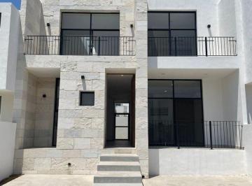 Casa · 178m² · 5 Recámaras · 2 Estacionamientos · Casa en Venta El Refugio
