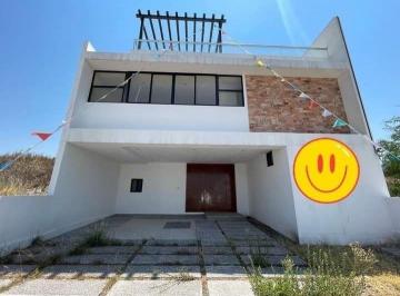Casa · 290m² · 3 Recámaras · 2 Estacionamientos · Casa en Venta Encinos Residencial Club de Golf