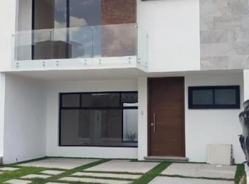 Casa · 3 Recámaras · 2 Estacionamientos · Casa en Venta Capital Sur