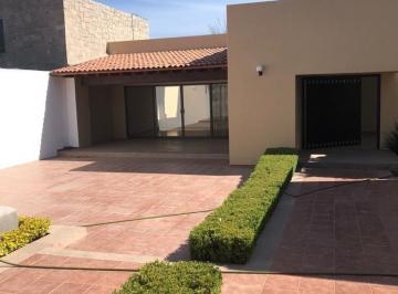 Casa · 420m² · 3 Recámaras · 6 Estacionamientos · Casa en Venta Jurica