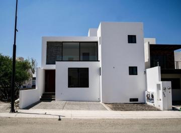 Casa · 335m² · 4 Recámaras · 2 Estacionamientos · Casa en Venta Lomas de Juriquilla