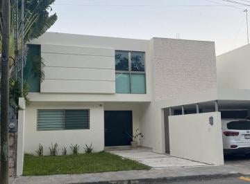 Casa · 336m² · 3 Recámaras · 2 Estacionamientos · Casa en Venta en Zona Norte de Merida, Yucatan