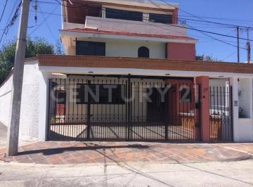 Casa · 395m² · 4 Recámaras · 2 Estacionamientos · Casa en Venta en Ciudad Satélite, Naucalpan, México