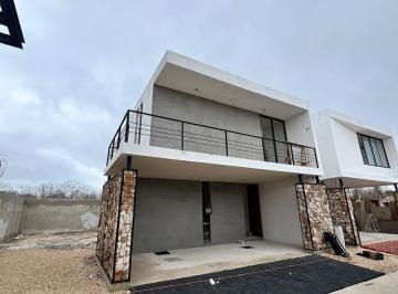 Casa · 145m² · 3 Recámaras · 2 Estacionamientos · Casa en Venta, Viettri, Conkal Yucatán