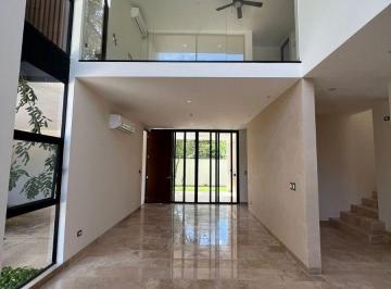 Casa · 372m² · 4 Recámaras · 4 Estacionamientos · Casa en Renta y en Venta en Cutzam, Yucatan Country Club. Mérida, Yucatán