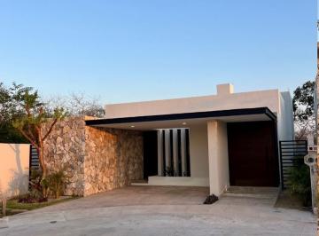 Casa · 248m² · 3 Recámaras · 2 Estacionamientos · Casa en Venta Dentro de La Privada Silvestra, Conkal, Mérida, Yuc