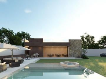 Casa · 950m² · 6 Recámaras · 10 Estacionamientos · Casa en Venta en Chicxulub Puerto, Yucatán.