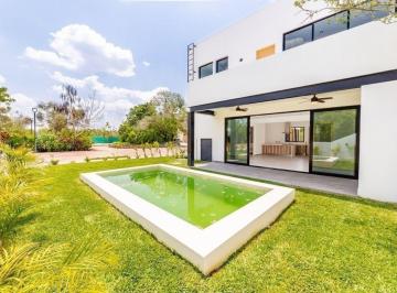 Casa · 266m² · 4 Recámaras · 2 Estacionamientos · Casa en Esquina de Lujo en Paseo Country 1a Etapa