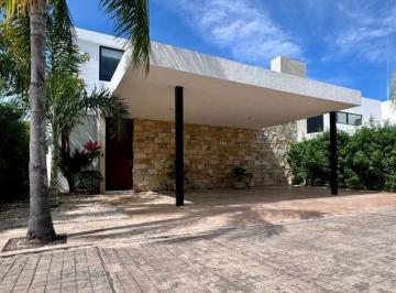 Casa · 269m² · 3 Recámaras · 2 Estacionamientos · Casa en Venta, Privada Punta Lomas, Temozón Norte, Mérida Yucatan