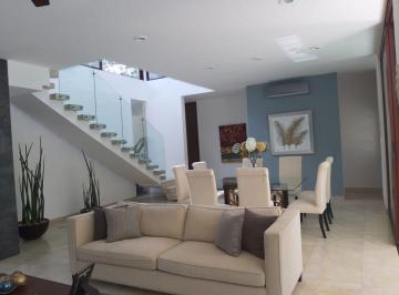 Casa · 560m² · 3 Recámaras · 3 Estacionamientos · Casa en Venta en El Yucatan Country Club, Cutzam, Mérida