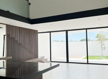 Casa · 156m² · 2 Recámaras · 2 Estacionamientos · Townhouse en Venta, Xcanatun, Merida