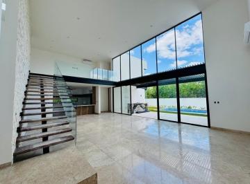 Casa · 460m² · 4 Recámaras · 3 Estacionamientos · Casa en Venta en La Privada de Oasis, Yucatán Country Club, Merida