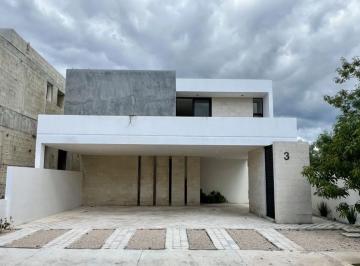 Casa · 355m² · 3 Recámaras · 3 Estacionamientos · Casa en Venta, Gaviones Cholul, Mérida Yucatán