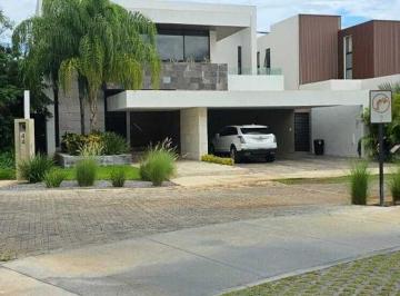 Casa · 543m² · 4 Recámaras · 4 Estacionamientos · Casa en Venta en Compostela, Mérida Yucatán