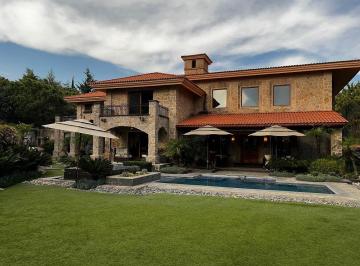 Casa de 4 habitaciones, Tlajomulco de Zúñiga · Casa en Venta en El Palomar, Sección Balcones