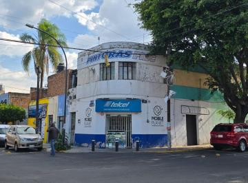 Casa de 14 habitaciones, Guadalajara · Casa con Uso de Suelo Comercial en Esquina en Santa Teresita