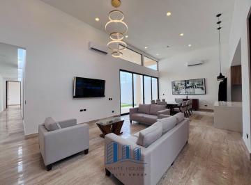 Casa en condominio · 330m² · 3 Recámaras · 3 Estacionamientos · Casa de Una Planta en Privada con Amenidades de Primer Nivel